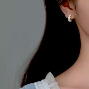 Sterling Silver 925 Daisy Round Mini Hoop Earrings Festive